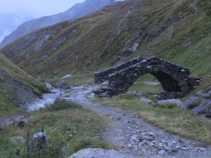 Steinbrücke am Septimerpass, Schweiz, Alpine Bike Tour