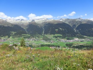 Blick auf Disentis/Mustér, Schweiz, Alpine Bike Tour