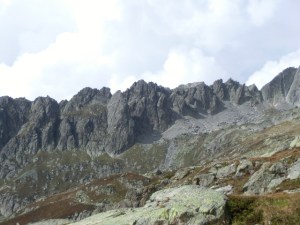 Felsformation am Sustenpass, Schweiz, Alpine Bike Tour