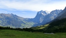 Blick von Kleine Scheidegg über Grindelwald und Grosse Scheidegg, Schweiz, Alpine Bike Tour