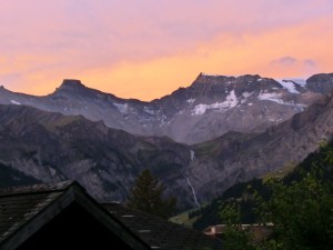 Sonnenaufgang in Adelboden, Schweiz, Alpine Bike Tour