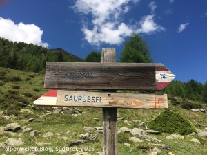 Wegweiser Saurüssel / Laas, Vinschgau, Südtirol