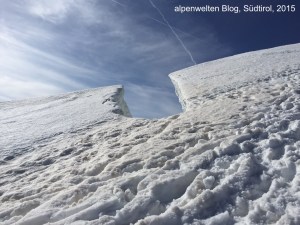 Versteckte Gletscherspalten mahnen zu großer Vorsicht, am Cevedale, Südtirol