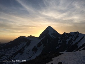 Sonnenuntergang hinter der Königspitze (3859 m), SüdtirolSonnenuntergang hinter der Königspitze (3859 m), Südtirol