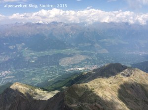 Blick von der Taitschroi über das Vinschgau und Laas, Südtirol