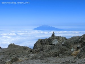 Mount Meru fotografiert vom oberen Ende der Barranco Wall, Kilimanjaro, Tanzania