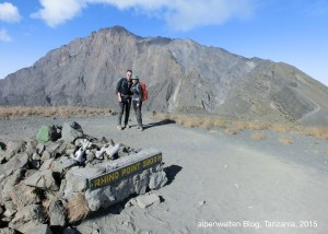 Rhino Point (3.800 m) mit Meru Kraterrand und Gipfel im Hintergrund, Tanzania