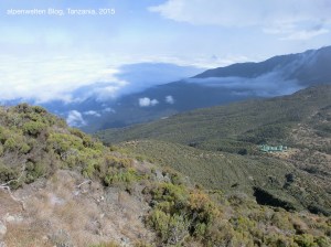 Saddle Hut gesehen vom Little Meru Peak, Arusha Nationalpark, Tanzania