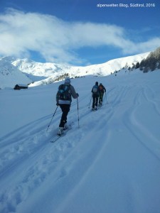 Zunächst geht es flach taleinwärtst ins Rojental, Vinschgau, Südtirol.