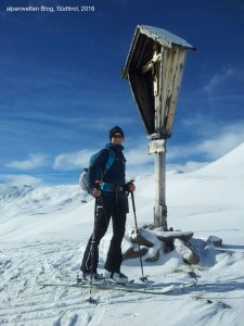 Auf einer Anhöhe am Wetterkreuz auf ca. 2.500 m, Rojental, Vinschgau, Südtirol.