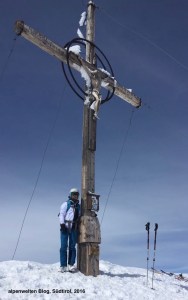 Am Gipfelkreuz des Hasenöhrl (3256 m), Vinschgau, Südtirol