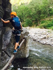 Zustieg zum Klettersteig Hoachwool entlang des Schnalser Bachs, Südtirol